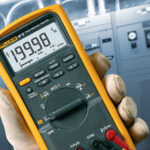 FLUKE<br>83 V
